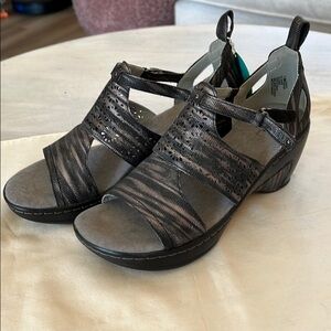 New with tags! Jambu comfort sandals. Size 71/2